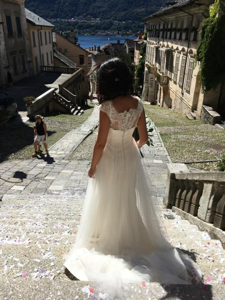 The message had been left by Fran, who donated the bridal gown to the British Red Cross