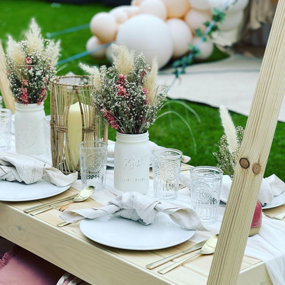 The teen had a gorgeous picnic set up