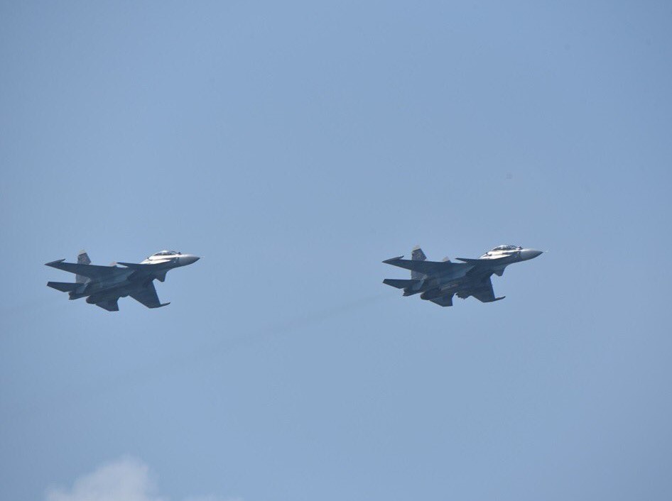 Fighter jets harassing a Dutch frigate