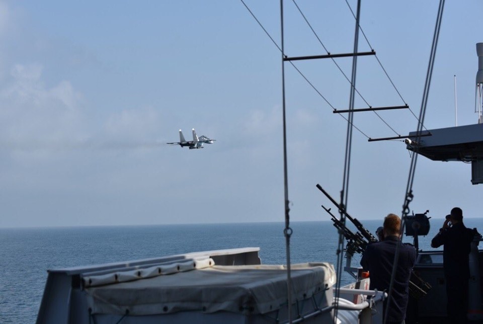 Russian fighter jets swooped over a Dutch warship