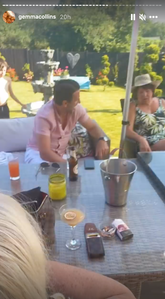 Gemma's family enjoyed professionally made cocktails as they chatted in the sunshine