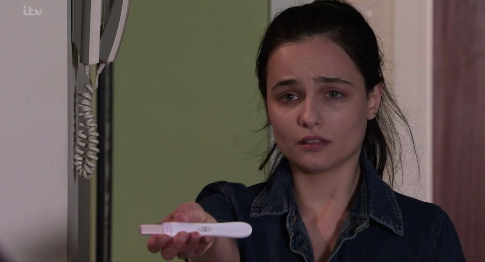 Alina discovers that she's pregnant with Tyrone's baby