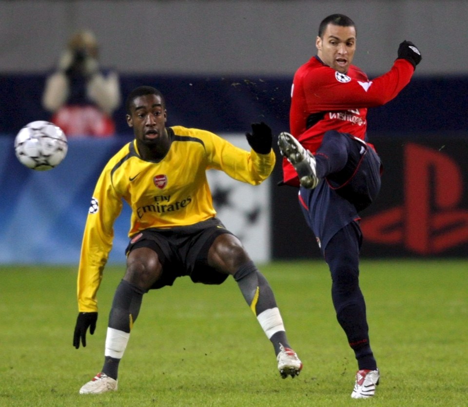 Daniel Carvalho – in action against Arsenal in 2006 – has revealed he used to drink EIGHT litres a day