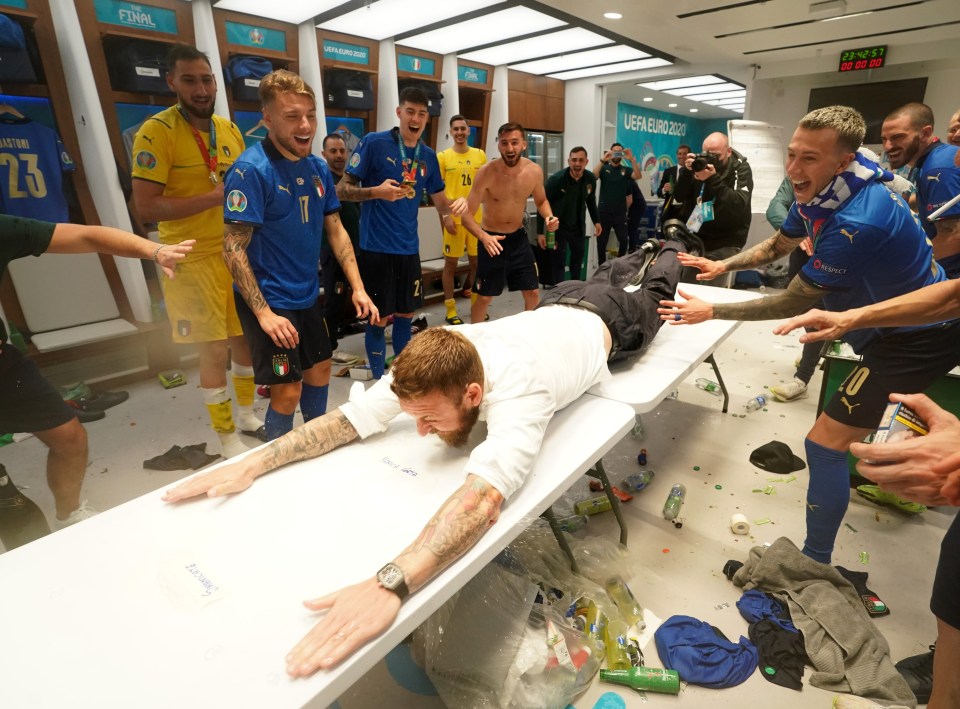 Daniele De Rossi can't be accused of going down too easily as he soared across the table before finally tumbling off