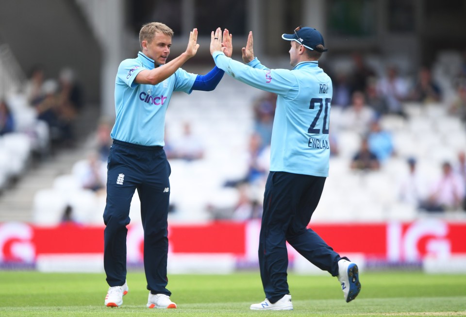 Sam Curran celebrates with Jason Roy after he snares Wanindu Hasaranga