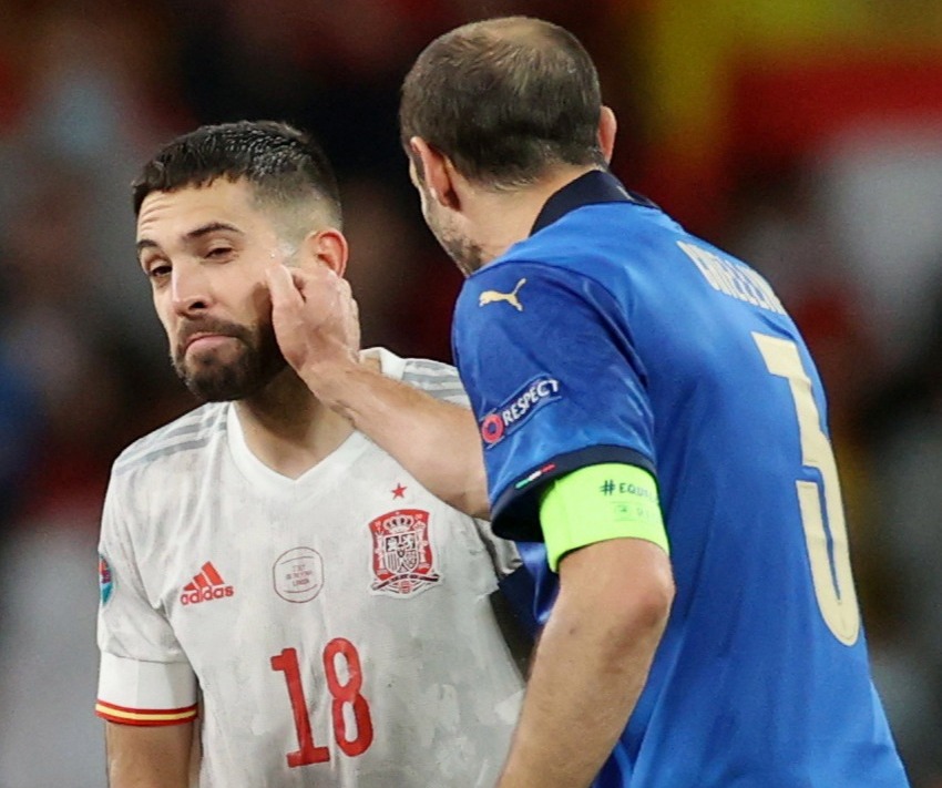 Giorgio Chiellini was captured psyching out opposing captain Jordi Alba