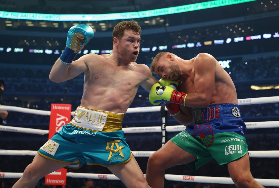 Canelo Alvarez beat Billy Joe Saunders in eight rounds in May