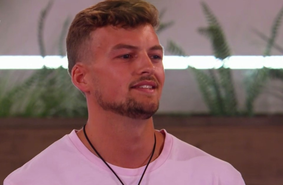 Love Island fans say Hugo planned to steal Chloe from Toby weeks ago