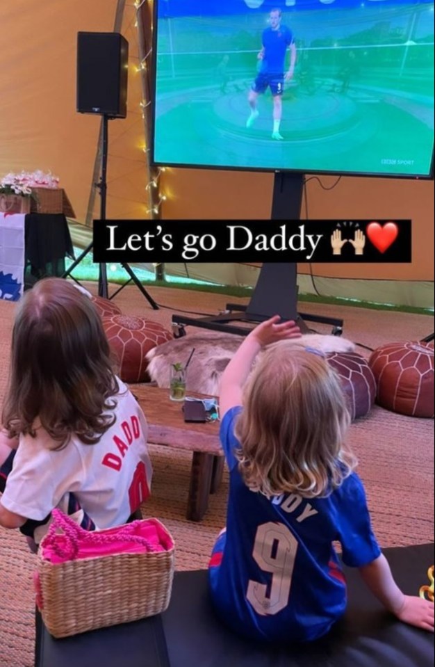 While his other two kids watched the skipper warm-up