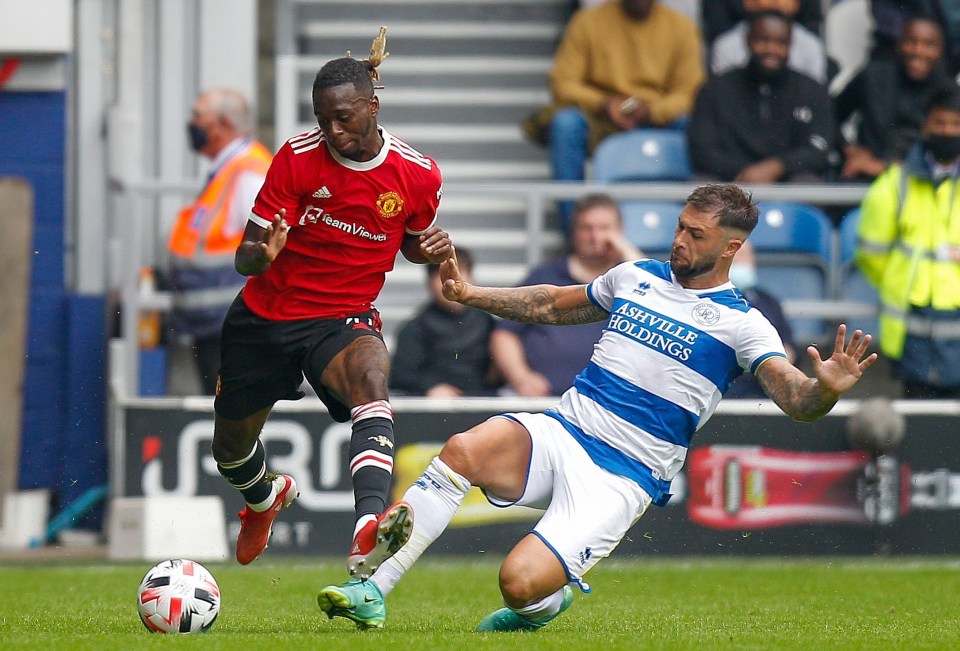 Charlie Austin has told Man Utd they should axe Wan-Bissaka as he 'can't defend'