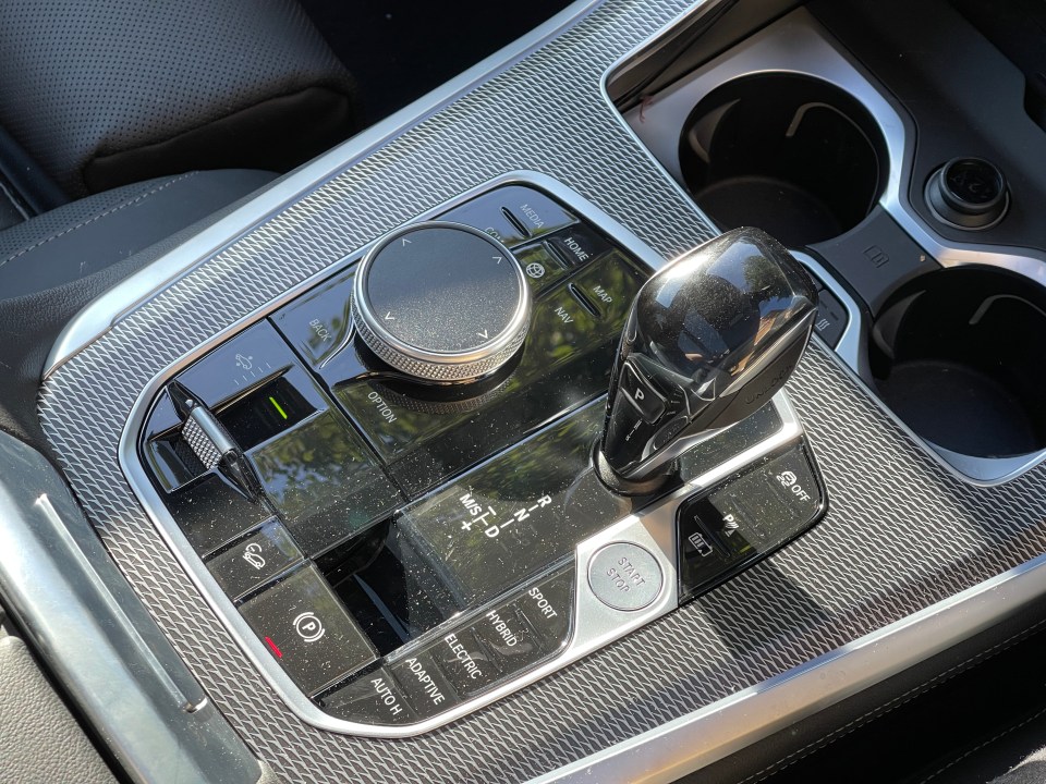 There's a push-to-start button, a simple automatic gearbox, and a fun dial to control the infotainment system