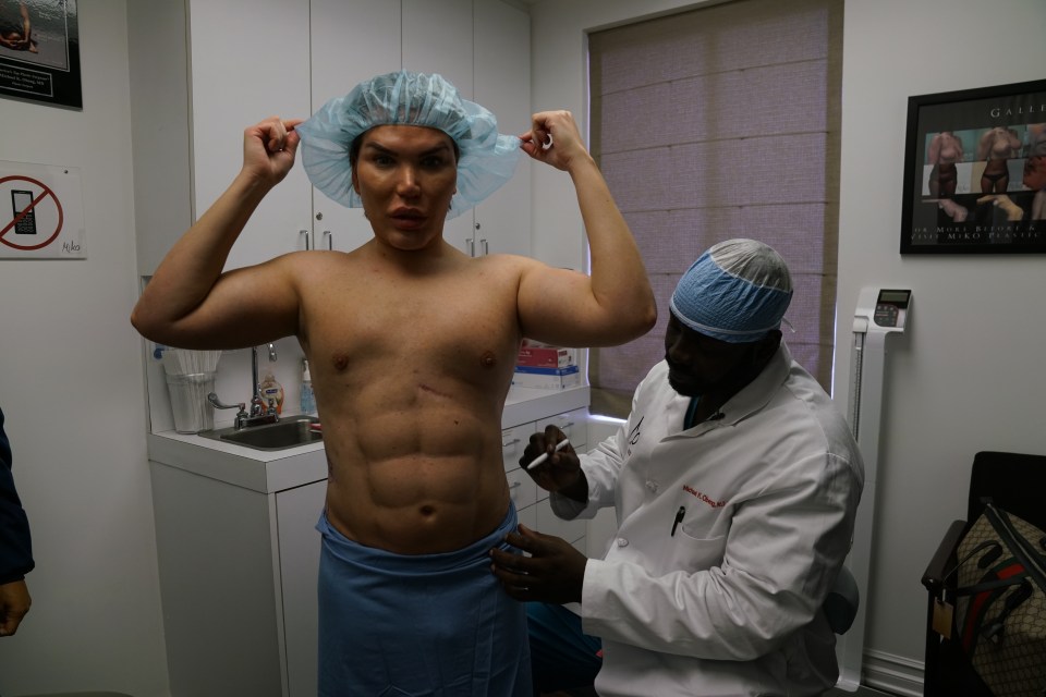 Jessica had her ribs removed to enhance her six-pack in 2018