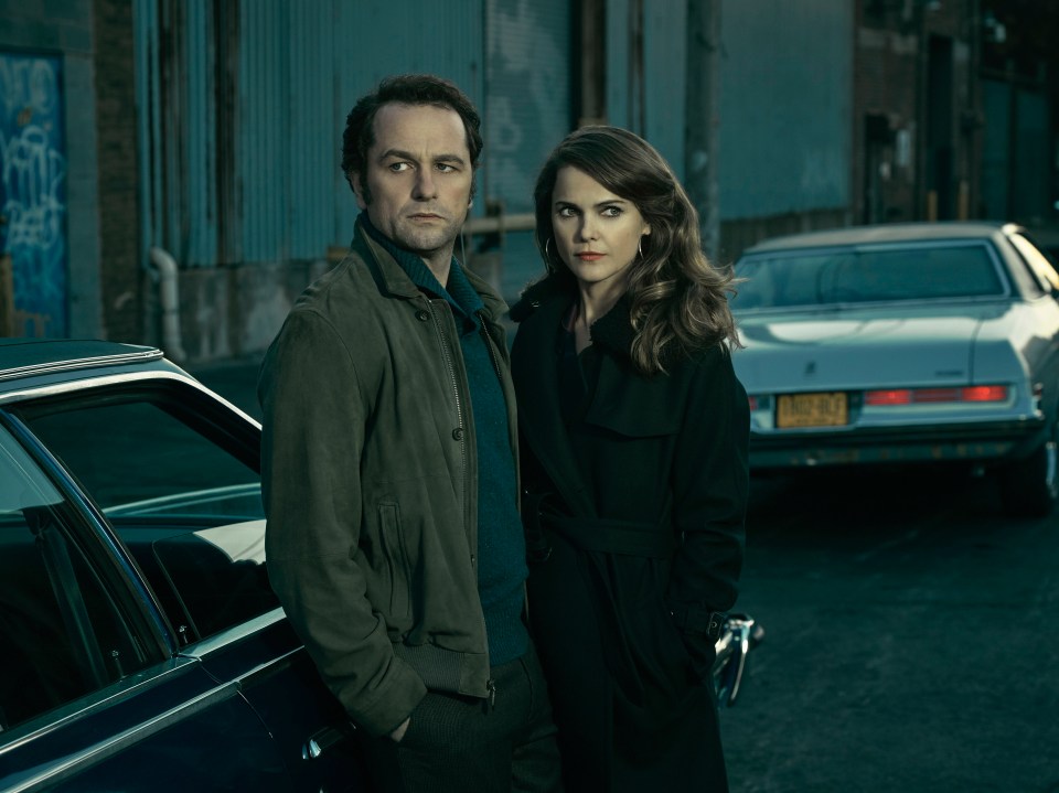  Matthew Rhys and Keri Russell star as KGB spies posing as Americans