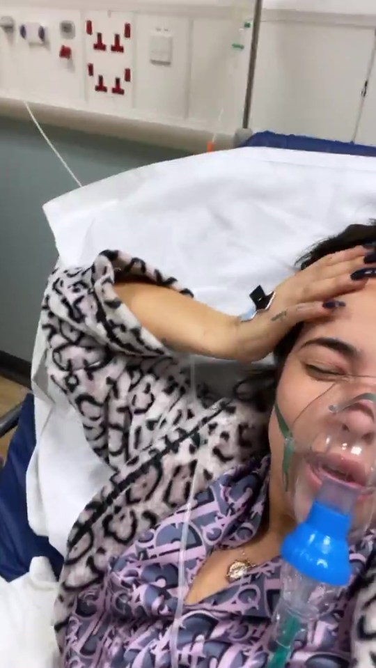 Stephanie showed how she was put on oxygen to ease her painful chest