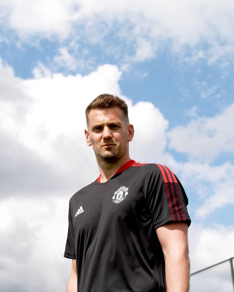 The veteran will play back-up to David de Gea and Dean Henderson this season