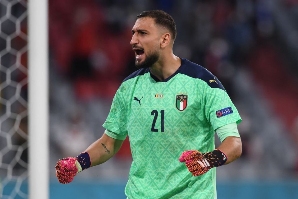 Gianluigi Donnarumma wore the Adidas Predator Pro gloves during Italy's win against Belgium