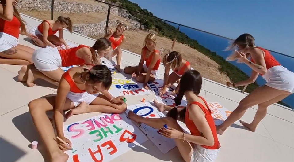 The Butt Squad wrote messages of support for England