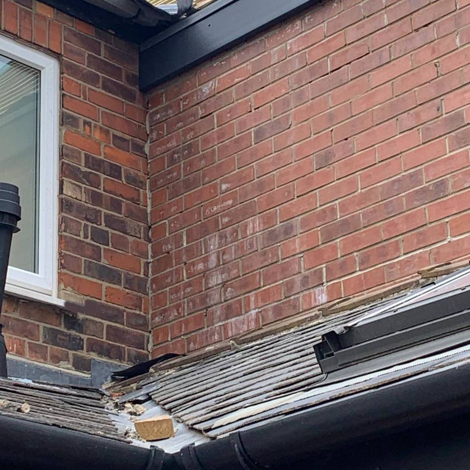 The tiling on the roof is seen completely cracked in a photo posted by Chantelle