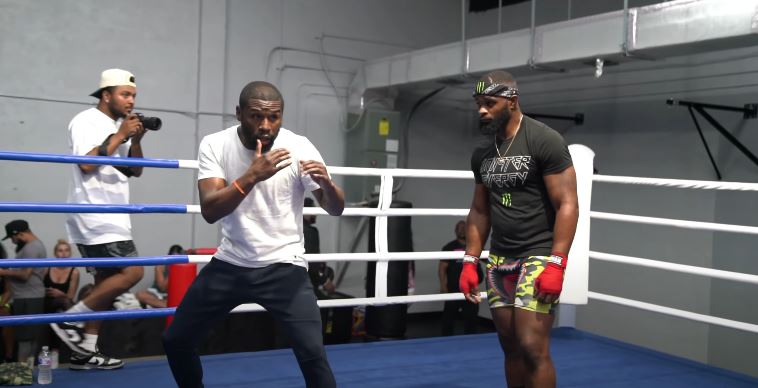 Floyd Mayweather captured training Tyron Woodley