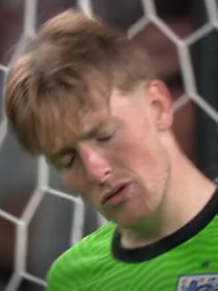 Jordan Pickford caught the eye of fans in the Euro 2020 final shootout as he told himself 'no problem' before saving Jorginho's penalty