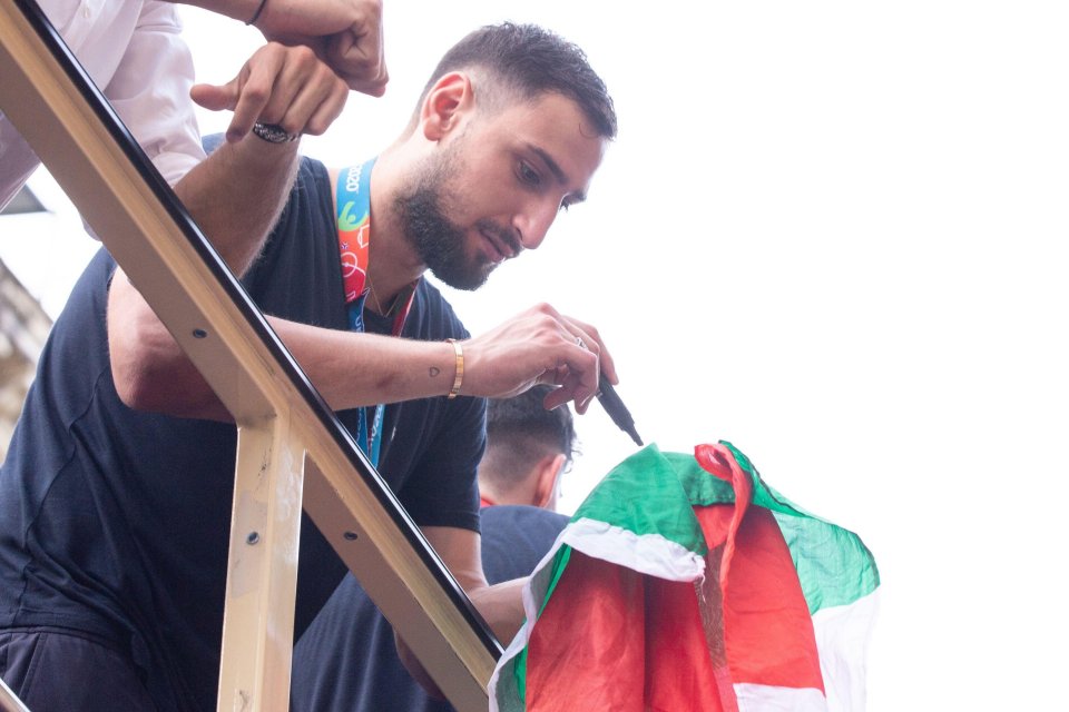 Gianluigi Donnarumma signs a lucky fan's flag