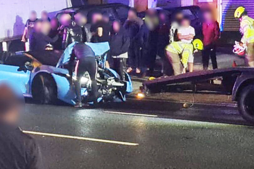 £170k blue Lamborghini Huracan written off after crashing into a lamp post in Birmingham