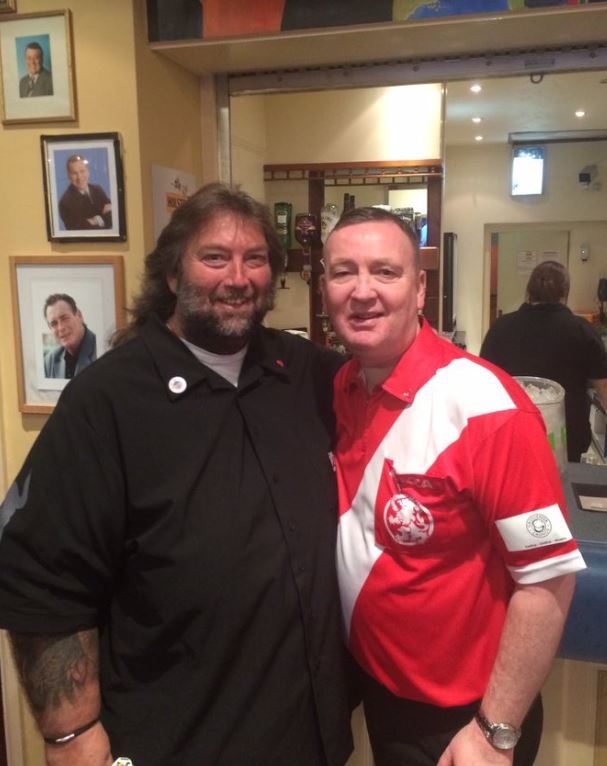 Glen Durrant posted this picture of him and Fordham on Twitter in tribute