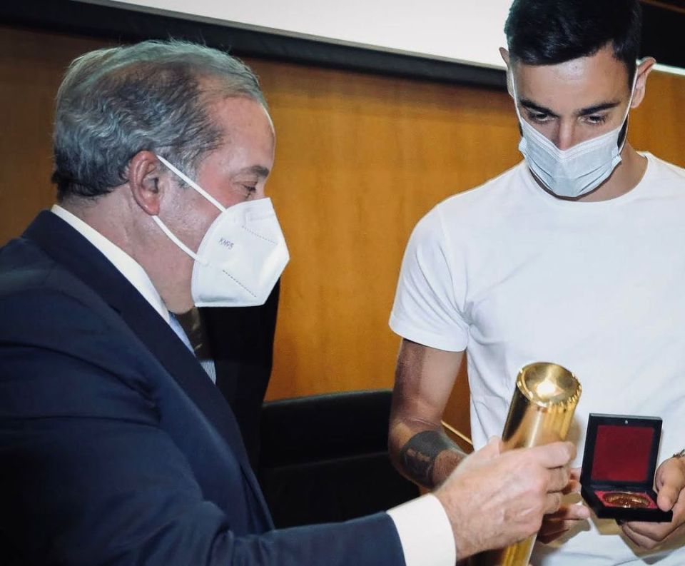 Fernandes has been recognised by the Portuguese municipality of Maia for his incredible rise in football