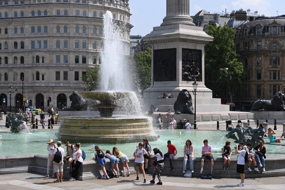 Londoners trying to cool down in Trafalgar Square