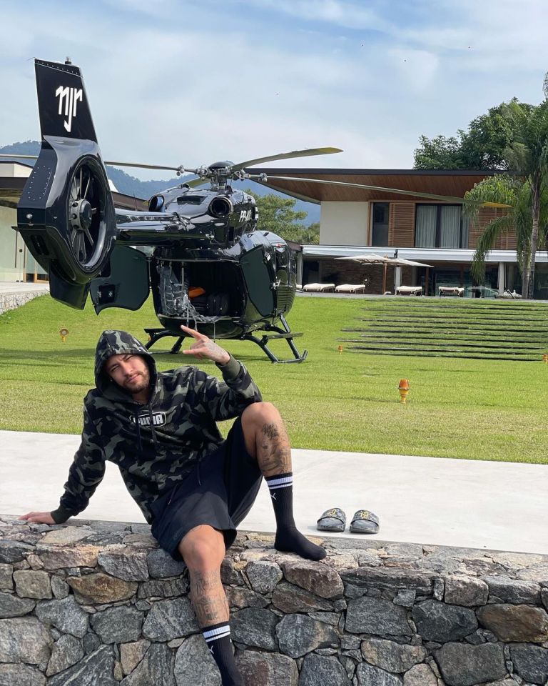 Neymar shows off his epic Mercedes helicopter