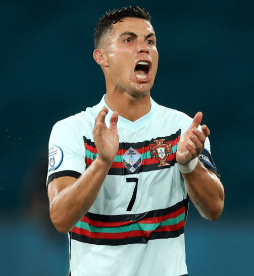 Cristiano Ronaldo could now stay at Juventus after being linked with PSG and old club Man Utd