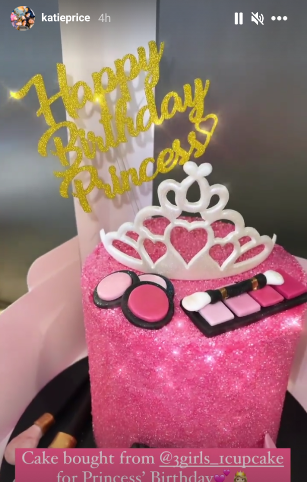 Katie ordered a make-up inspired birthday cake for Princess