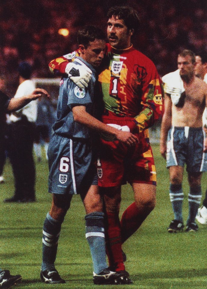 David Seaman consoles Southgate after his penalty miss at Euro '96