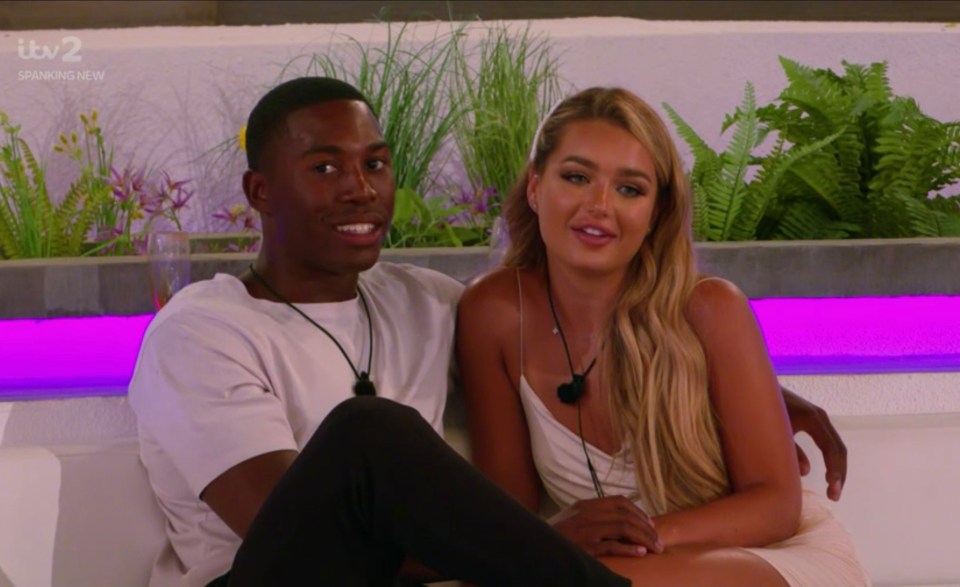 ITV2 fans have urged Aaron to 'dump' the fashion boutique owner