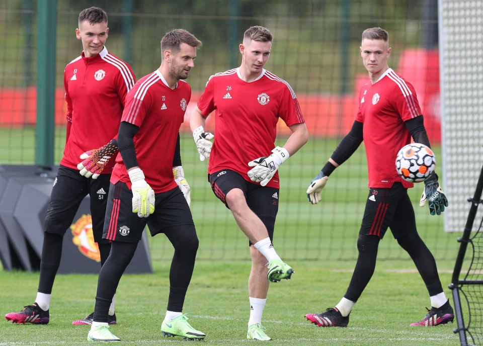 Dean Henderson is already back at Carrington ahead of the new season as he aims to snatch the No1 jersey