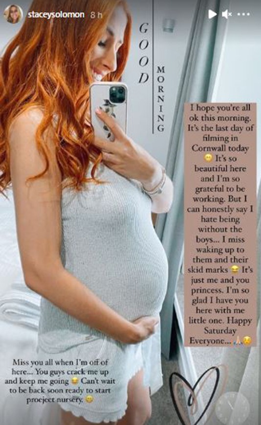 Stacey Solomon looked sensational as she cradled her growing baby bump