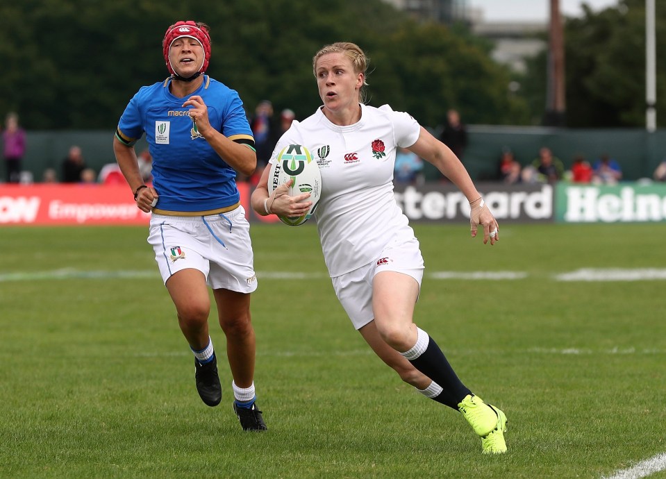 In 2000 Danielle had her first cap as England’s then-youngest-ever female player, while still at school