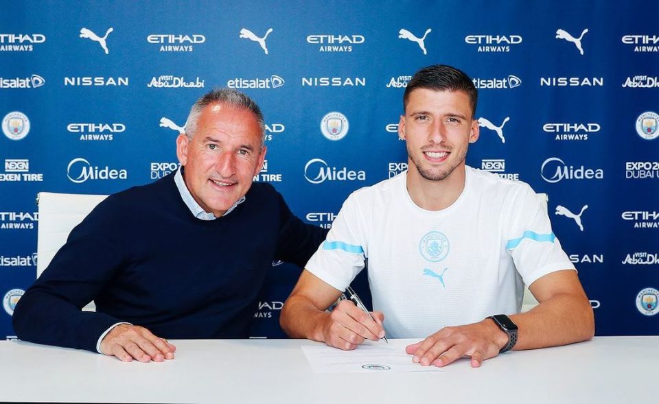 Ruben Dias pens his new deal alongside Txiki Begiristain