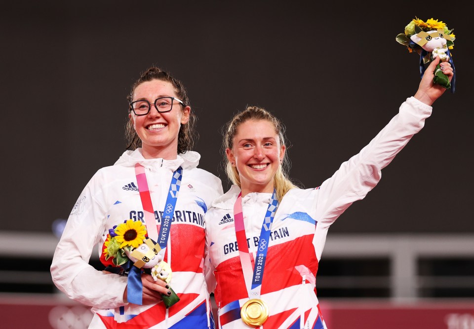 Katie Archibald and Laura Kenny with their gold medals