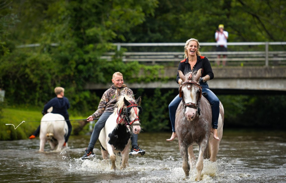 Riders have a party with music, singers and a DJ