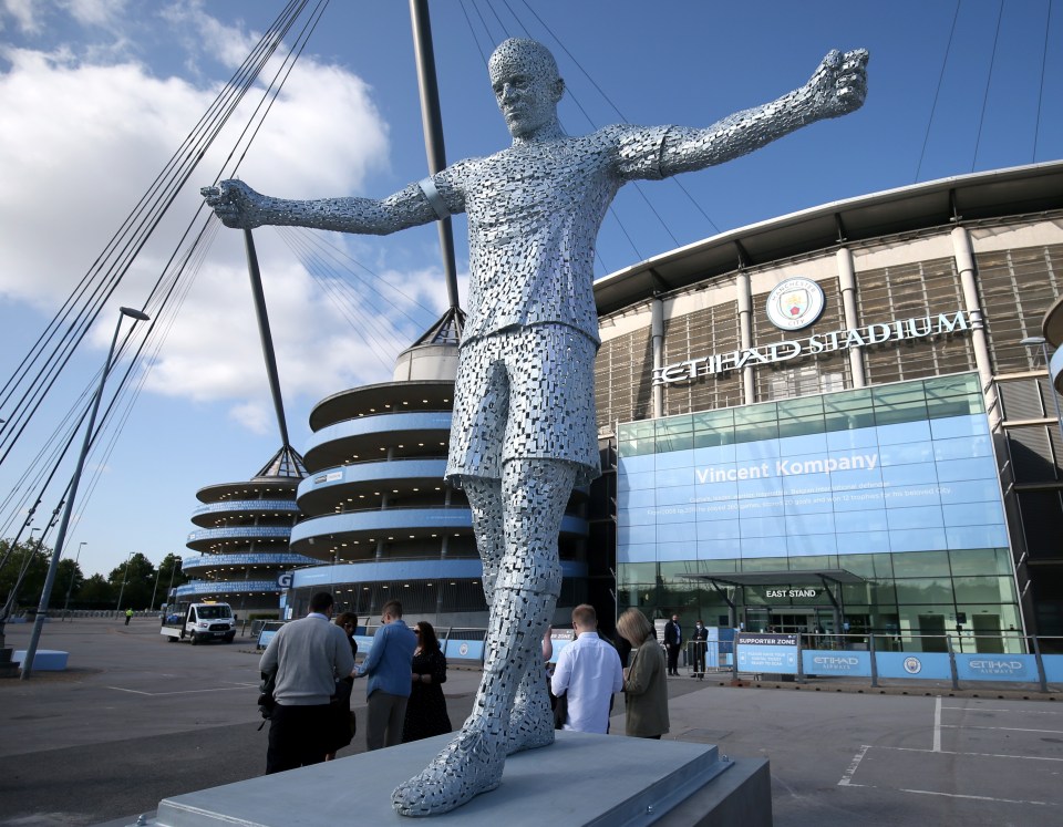 A statue of Vincent Kompany has been unveiled at the Etihad