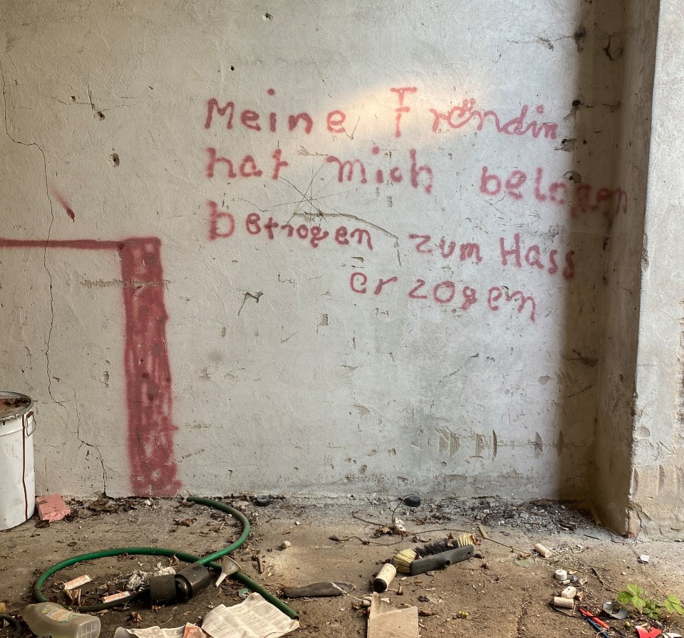 Scrawled on a wall in red were the words, ‘Mein freundin hat mich beloneen betrogen zum hass eerzogem’, meaning: ‘My girlfriend lied to me, cheated on me and raised me to hate’