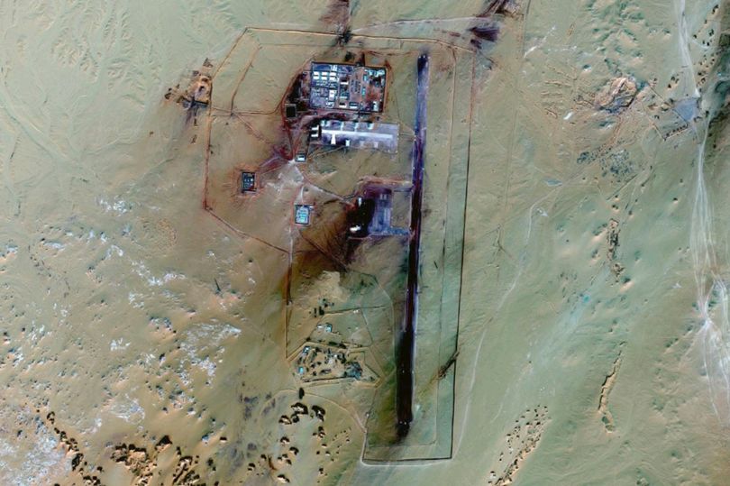 A military base in the middle of the Sahara desert is visible on Google Maps