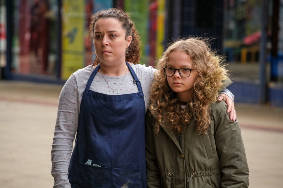 She's starring in the new series The Beaker Girls alongside Emma Maggie Davies who plays her daughter, Jess