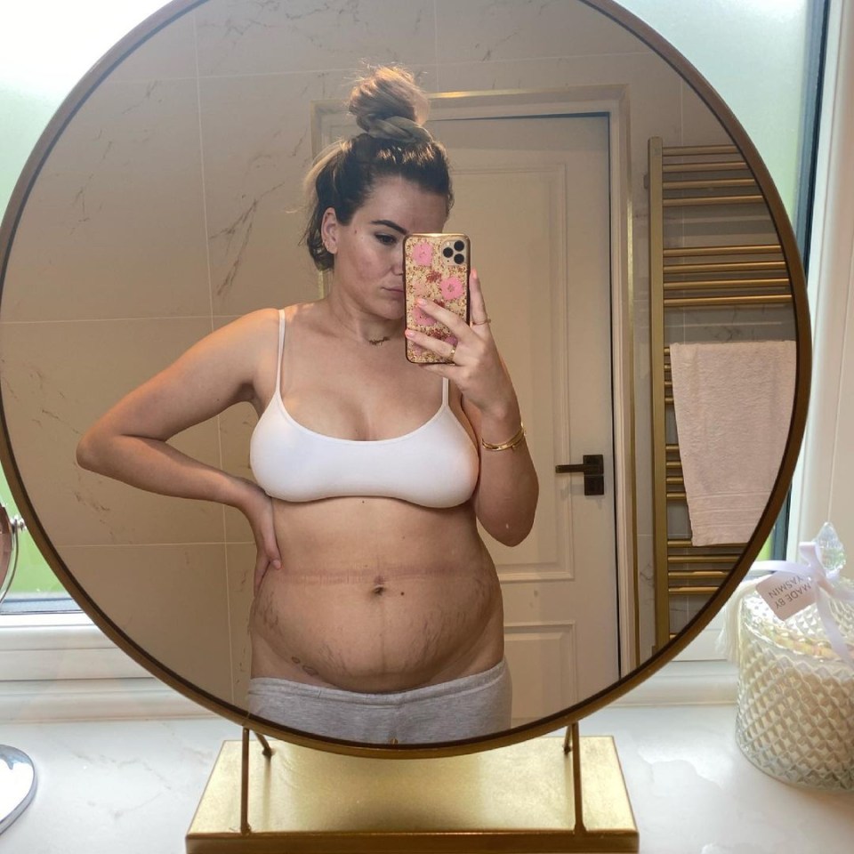 Georgia posts a candid snap of her mum tum