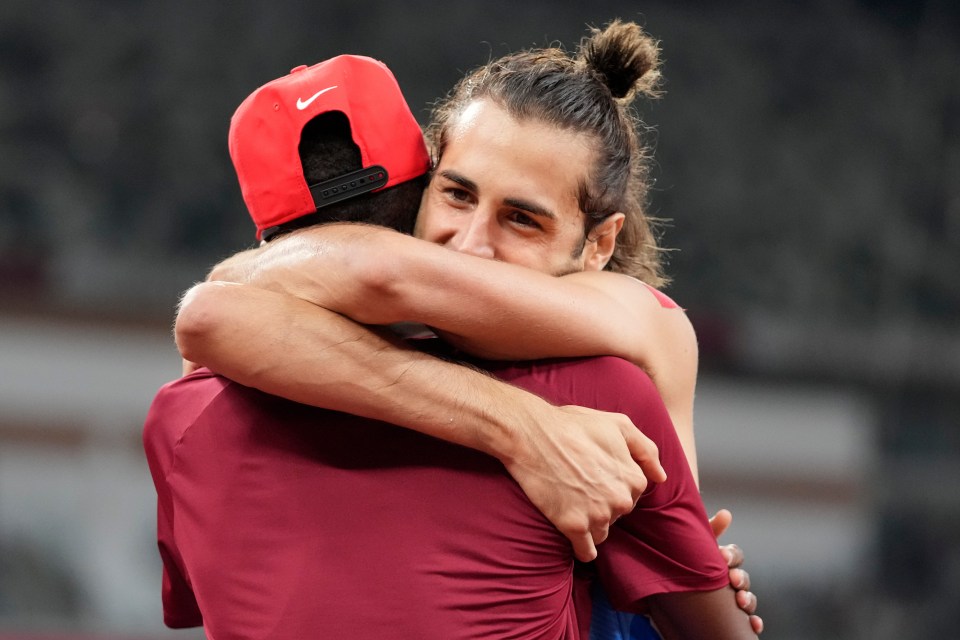 The two stars had an emotional embrace after agreeing to share the gold