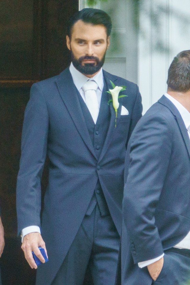 The 32-year-old looked healthy at his brother's wedding