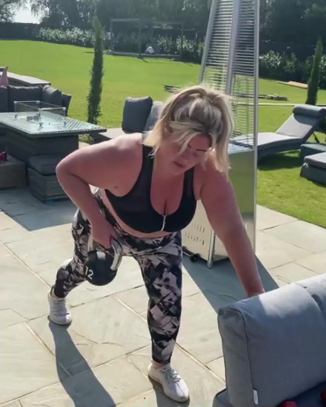 The 40-year-old talked fans through her workout