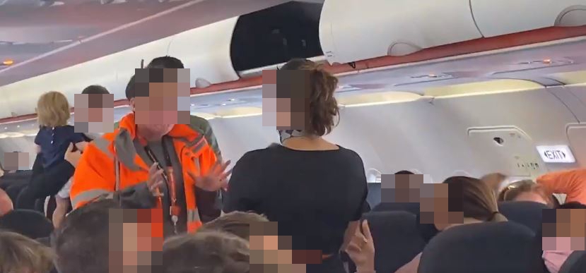 Passengers told the men not to get off the flight