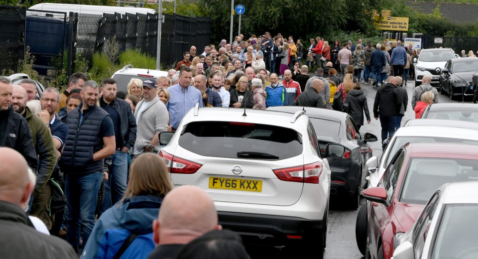 Fans were pictured joining long queues ahead of the comedian's comeback gig